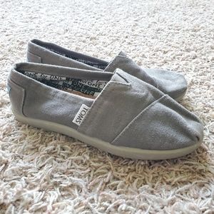 Tom's slip-ons